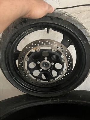 04-09 2004 gs500 gs 500 f GS500F LLANTA DELANTERA DISCO ROTOR RUEDA M/C 54H 110/70-17 Foto 1 de 3