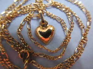SOLID 18k YELLOW Gold Necklace Figaro Chain 15.75" Gold HEART LOVE Pendant 2.6g - Picture 1 of 24