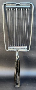 Cortadora de tomate vintage EKCO 11" con cuchillas dentadas y mango de plástico negro (usada en excelente estado) - Imagen 1 de 3