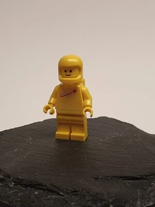 LEGO Spaceman Astronaut YELLOW - Picture 1 of 1