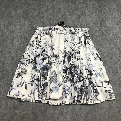 Papaya Skirt Womens Size Small NWT White Gray Floral Print Swing Pleated Stretch - Image 1 of 4