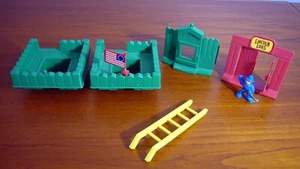Lot of 7 pc Replacement Lincoln Log Roof Wall Gate Green Fort Ladder flag parts - Picture 1 of 2