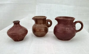 Vtg Hand Made Mini Redware Vase & Pitchers Set Of 3 Unmarked - Picture 1 of 10
