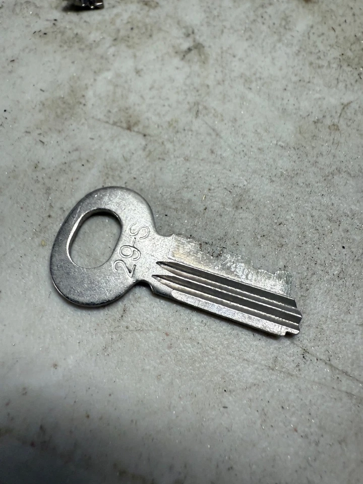 Llave 29S para teléfono público de 3 ranuras teléfono antiguo leer más abajo Foto 1 de 1