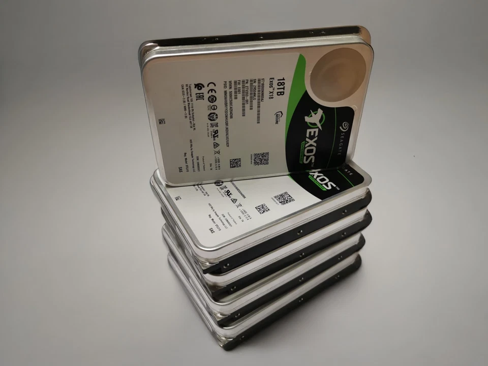 5 HARD DISK Seagate SAS Exos X18 18TB 3,5"  pieni di plot Chia Network - Immagine 1 di 1