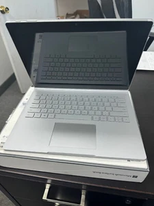 Microsoft Surface Book 2 13.5" Touch 2-in-1 i7- 8650U 8GB 256GB SSD W10 Platinum - Picture 1 of 2
