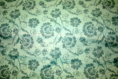 FLORES ENVEJECIDAS TURQUESA SOBRE TURQUESA DE PATRICK LOSE - TELA 100% ALGODÓN Foto 1 de 4