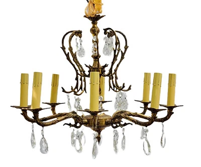 ANTIGUA ARAÑA FRANCESA DE OCHO LUCES DE LATÓN DE LOS AÑOS 30 CON GOTAS DE CRISTAL Foto 1 de 4