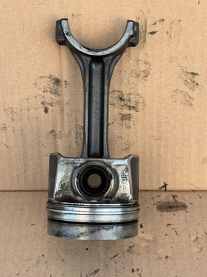 VW CRAFTER Piston Con Rod Mk2 2.0 TDI DAUA 2018-2024 - Image 1 of 3