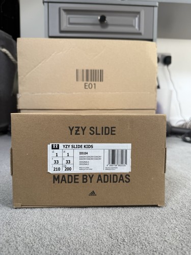 Adidas Yeezy Slides Dark Onyx Bambini UK 1