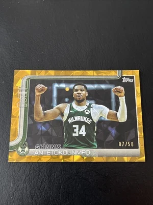 Baloncesto Topps Giannis Antetokounmpo oro diamante 2025-26/50 dólares Foto 1 de 4