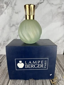Lampe Berger Paris Fragrance Aromatherapy Oil Lamp Frosted Green Swirl W/Scents - Picture 1 of 4