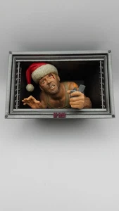 Hand-Painted 3D Resin Christmas Ornament - John McClane from Die Hard - Afbeelding 1 van 4