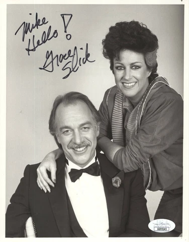 GRACE SLICK HAND SIGNED 7x9 PHOTO    GREAT 80's POSE WITH HOWARD HESSEMAN    JSA Cover