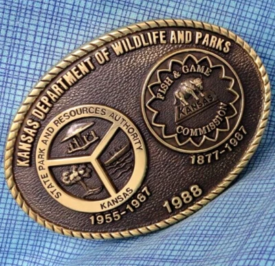 Fivela de cinto para caça de peixes Kansas Dept Wildlife Parks # 81 de 1000 vintage 1988 .MMR731 - Imagem 1 de 4