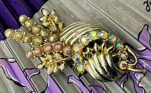 Vintage Gold Tone Metal Pearl Rhinestone Diamante Chollywood Brooch - Picture 1 of 12