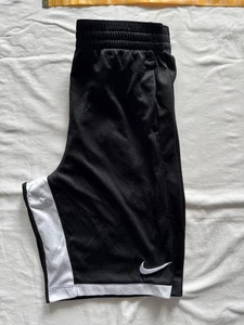 Boys Nike Dri-Fit Black Shorts Size XL - Picture 1 of 6