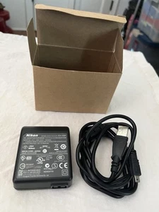 Genuine Nikon Battery Charger Cradle AC Adapter + USB Cable for Coolpix Series - Picture 1 of 4