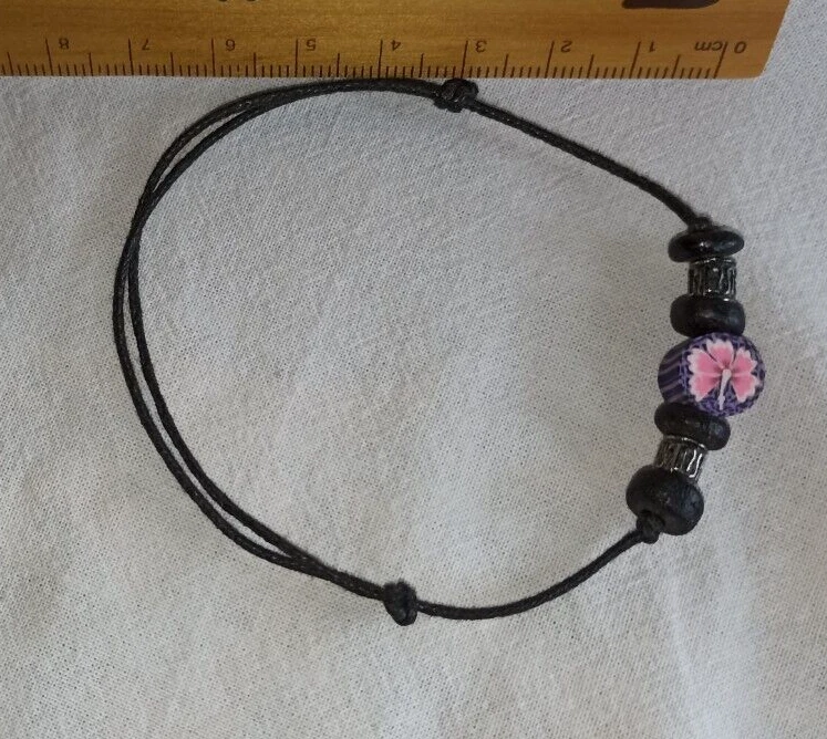 Braccialetto in corda allungabile con fiore disegnato - Immagine 1 di 1