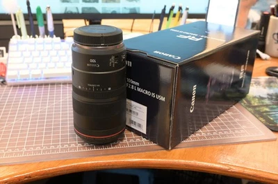 Lente macro IS USM Canon RF 100 mm f/2,8 L Foto 1 de 3