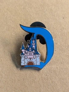 Prendedor D 2025 Disneyland 70 aniversario llave del castillo de la Bella Durmiente Disneyland - Imagen 1 de 2