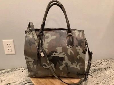 G.I.L.I. Cartera grande de cuero con alas de camuflaje camuflaje con correa bandolera Foto 1 de 4