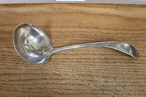 Toalla Lafayette 1905 cucharón de salsa maciza con monograma "M" 67,3 GR - Imagen 1 de 6