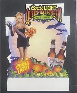 Tenda da tavolo in piedi Coors Light Beer Pam Anderson Queen of Halloween 1996. - Foto 1 di 7