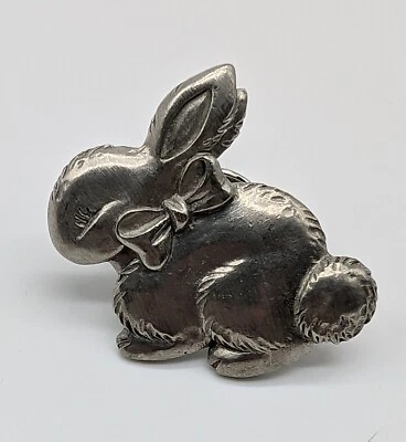 Prendedor de solapa LCD Lindsey Claire Designs peltre conejito conejo primavera Pascua Foto 1 de 4