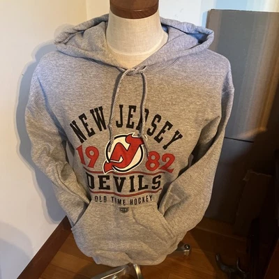 全新无标签全新球衣魔鬼 1982 连帽运动衫青少年小号 — 第 1/2 张图片