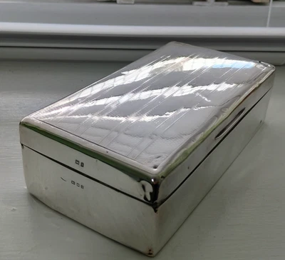 Antigua caja de cigarrillos Art Deco de plata maciza con sello Londres 1926 Foto 1 de 4