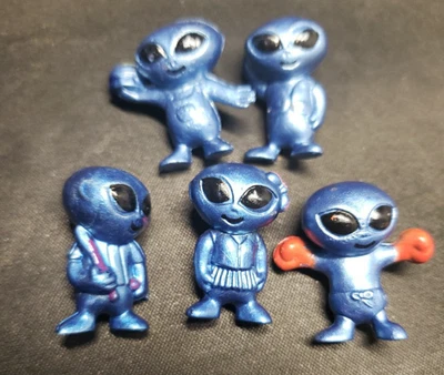 Toppers de pastel de repuesto de peón Blue Space Alien Mover Foto 1 de 4