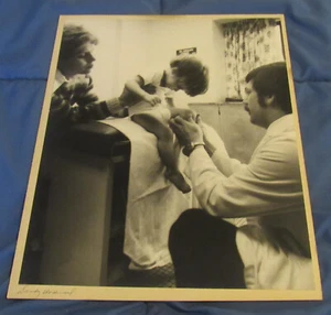 1977 Sandy Underwood photograph; doctor examining child #2, 11" x 14" - Picture 1 of 4