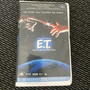 E.T.: The Extra-Terrestrial (VHS, 2002, Clamshell) Dee Wallace, Henry Thomas - Picture 1 of 4