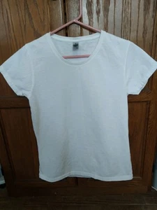 Gildan Women's White Shortsleeve T-shirt Size Medium - Picture 1 of 1