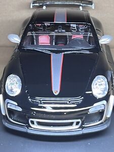 Maisto 1/18 Scale Diecast Cars Porsche 911 GT3 RS 4.0 - Black With Silver Stripe