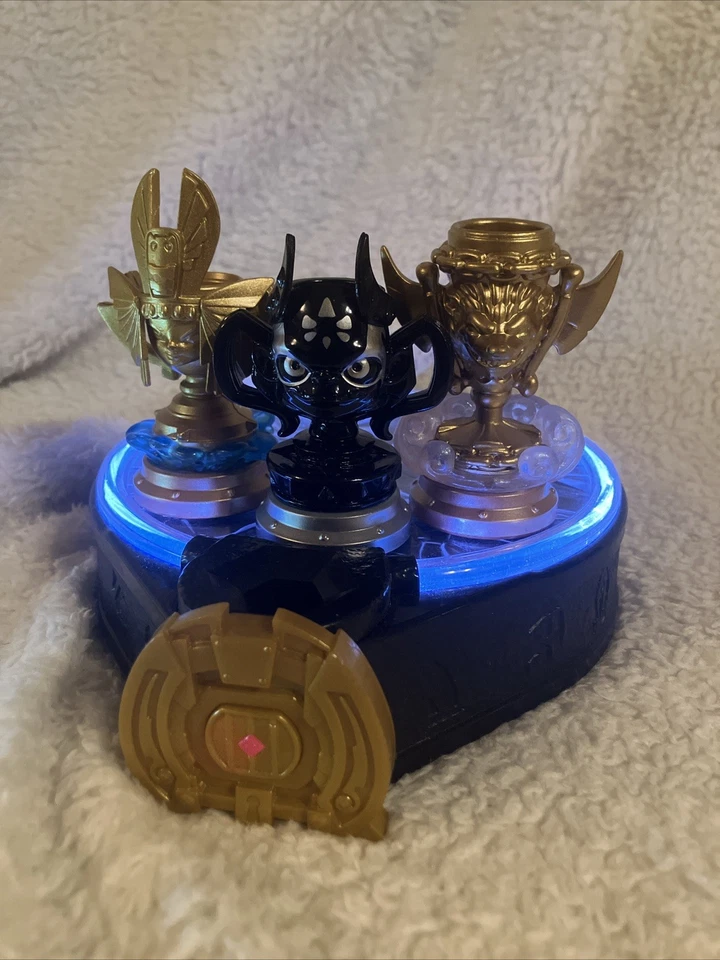 Juego de 3 trofeos Skylanders Racing incluyendo copas Kaos, Sky y Sea Foto 1 de 1