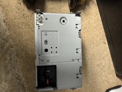 2009 VW GOLF MK6 RADIO STEREO CD PLAYER HEAD UNIT - Image 1 of 4