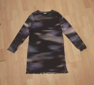 GIRLS F&F MULTICOLOURED LIGHTWEIGHT KNEE LENGTH DRESS AGE 9-10 YEARS - Picture 1 of 4