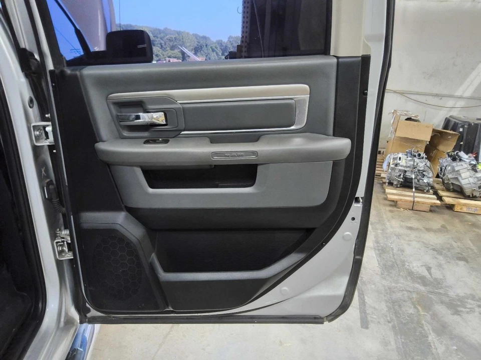 Dodge Ram 1500 2016 Door Trim Panel Rear 626353 - Изображение 1 из 1