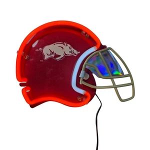 Arkansas Razorbacks Helmform Leuchtreklame zum Einstecken Wandbehang 10x8,5x3 rot - Bild 1 von 5