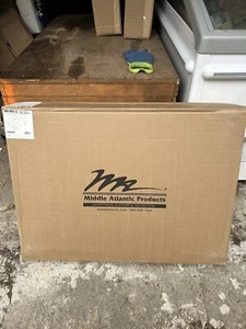 Middle Atlantic CBSWRK32, Skirted Wheelbase w/ 4 Fine Floor Casters, WRK-32 New - Afbeelding 1 van 7