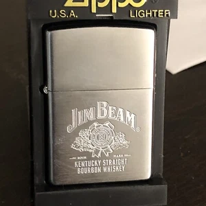 ACCENDINO ZIPPO JIM BEAM KENTUCKY STRAIGHT BOURBON WHISKY 1999 nuovo non acceso! Bello - Foto 1 di 6