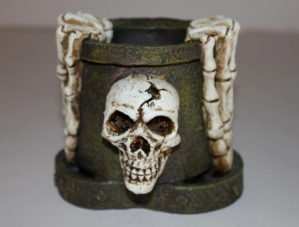11.5cm SKULL AND BONES DESK TIDY - NICK NACK POT - GOTHIC PEN HOLDER - FUN GIFT