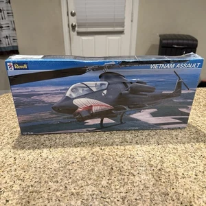 Helicóptero Cobra Revell Modelo #4442 Vietnam Assualt AH-1 escala 1:32 1985 sellado - Imagen 1 de 7