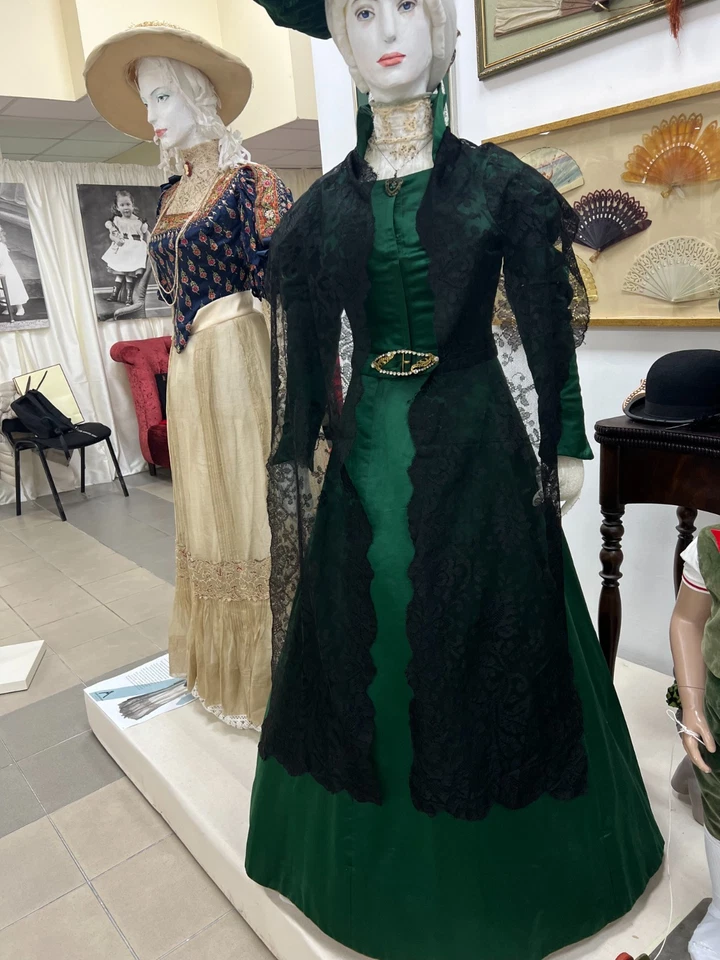 Xale preto antigo. Europa, 1900–1920. - Imagem 1 de 4