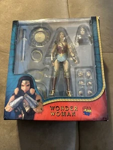 WONDER WOMAN MAF EX MOVIE VERSION ACTION FIGURE - Picture 1 of 5