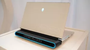 Alienware area 51m - 17 inch gaming laptop - Picture 1 of 3