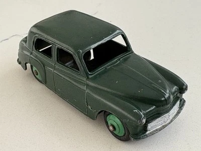 DINKY 40F HILLMAN MINX, VERDE OSCURO, BUJES VERDE MEDIO, ROPA DE JUEGO MUY LIGERA. Foto 1 de 4