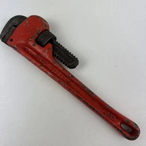Ancienne clé à pipe Ohio Forge 10" en fonte rouge, fabriquée aux USA - Main industrielle - Photo 1/10